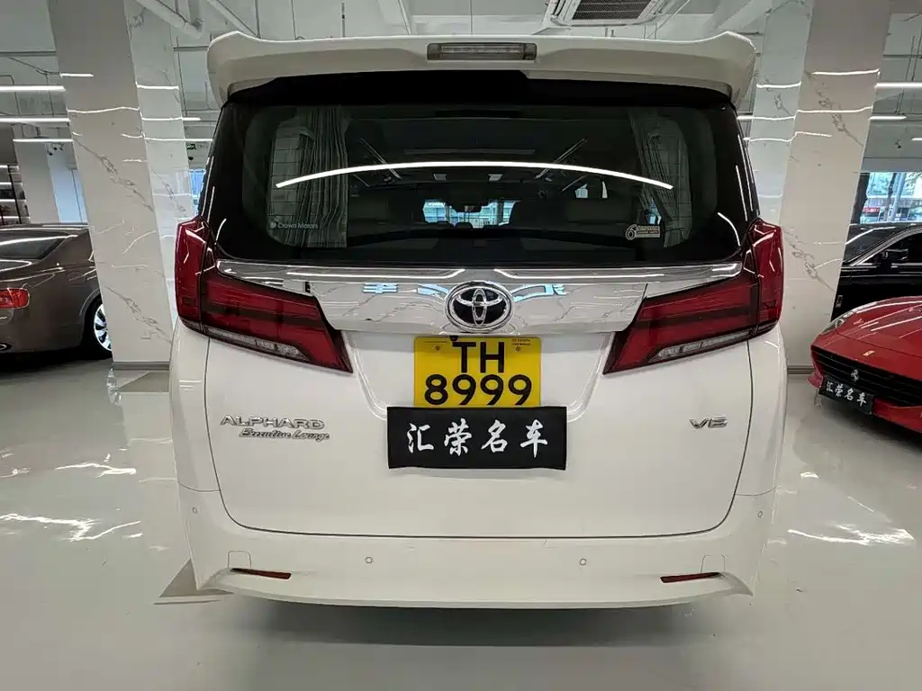 Toyota Alphard — фото 7