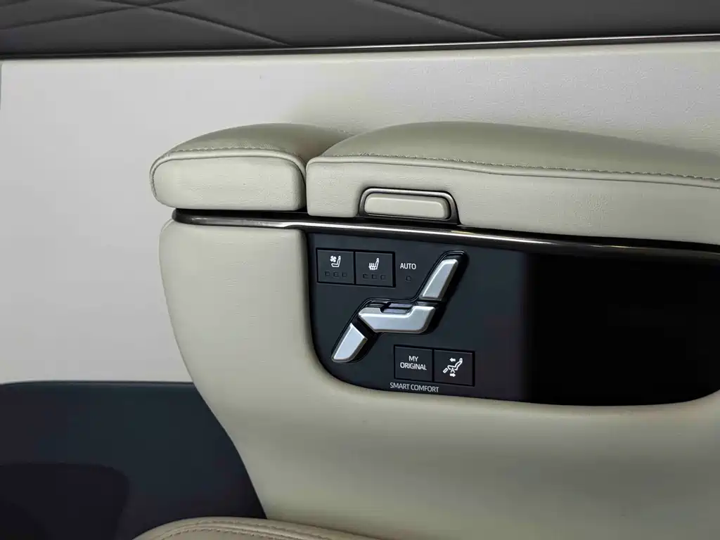Toyota Alphard — фото 13