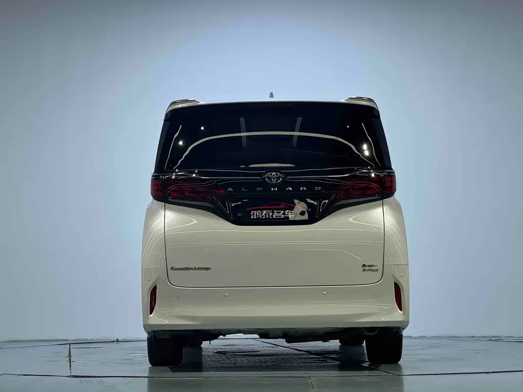 Toyota Alphard — фото 18