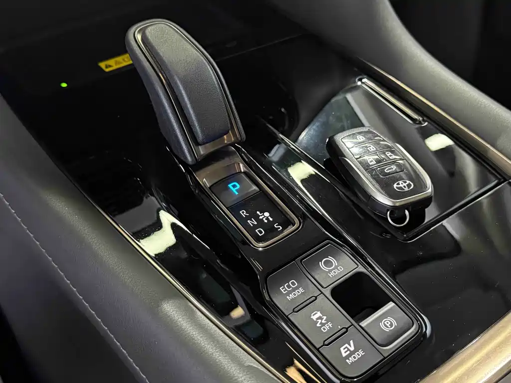 Toyota Alphard — фото 8
