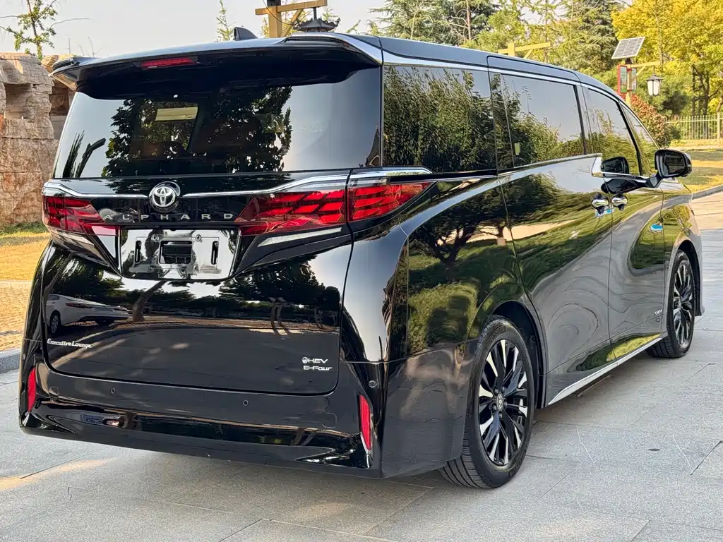 Toyota Alphard — фото 16