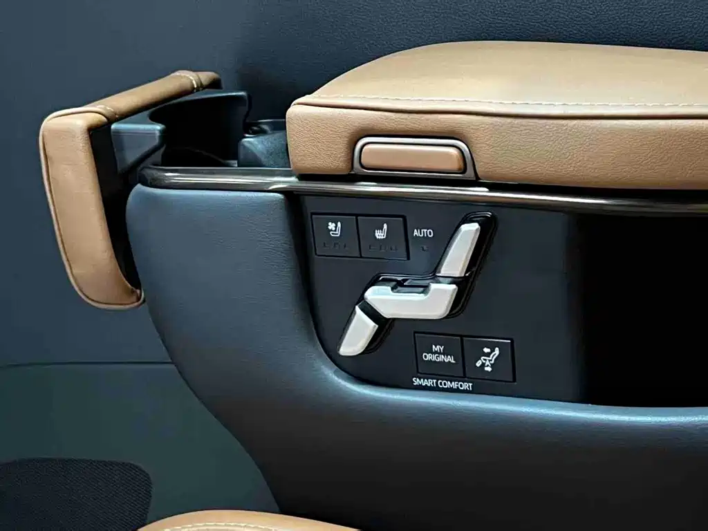 Toyota Alphard — фото 14