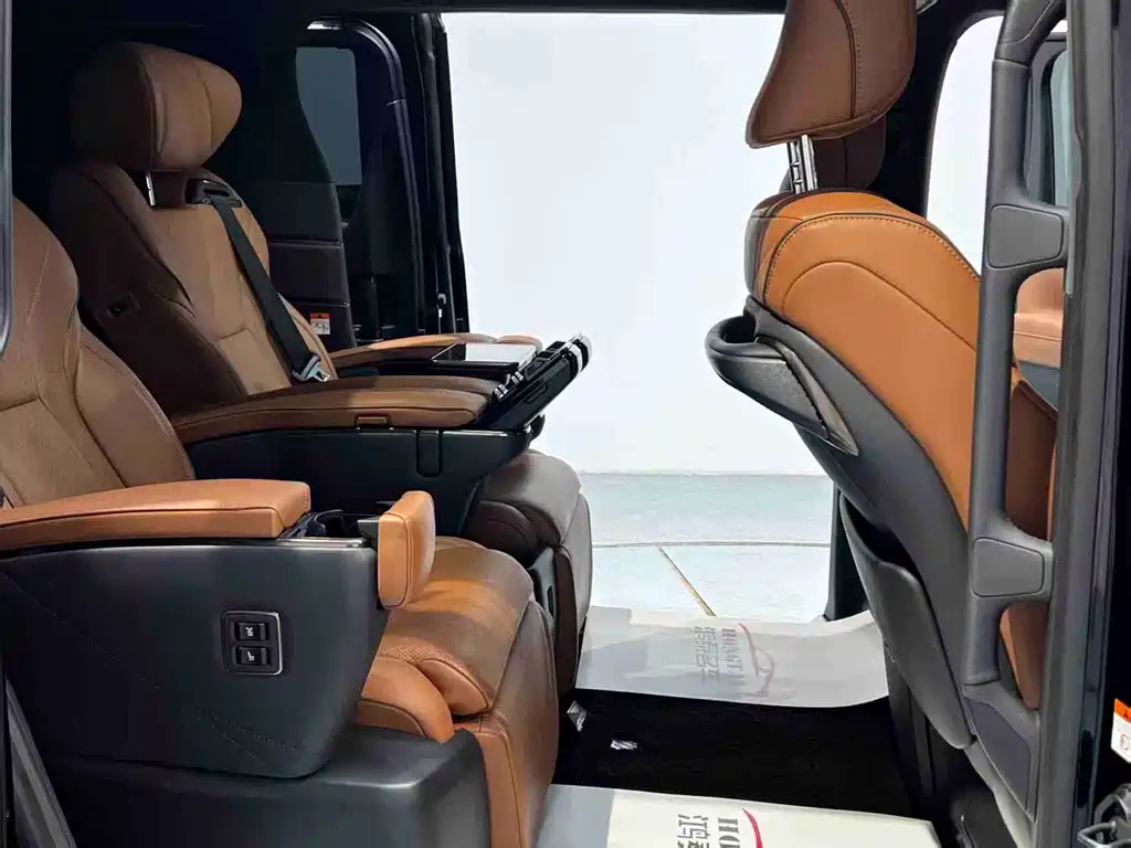 Toyota Alphard — фото 16
