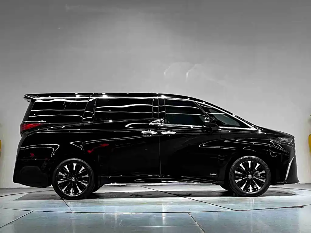 Toyota Alphard — фото 18