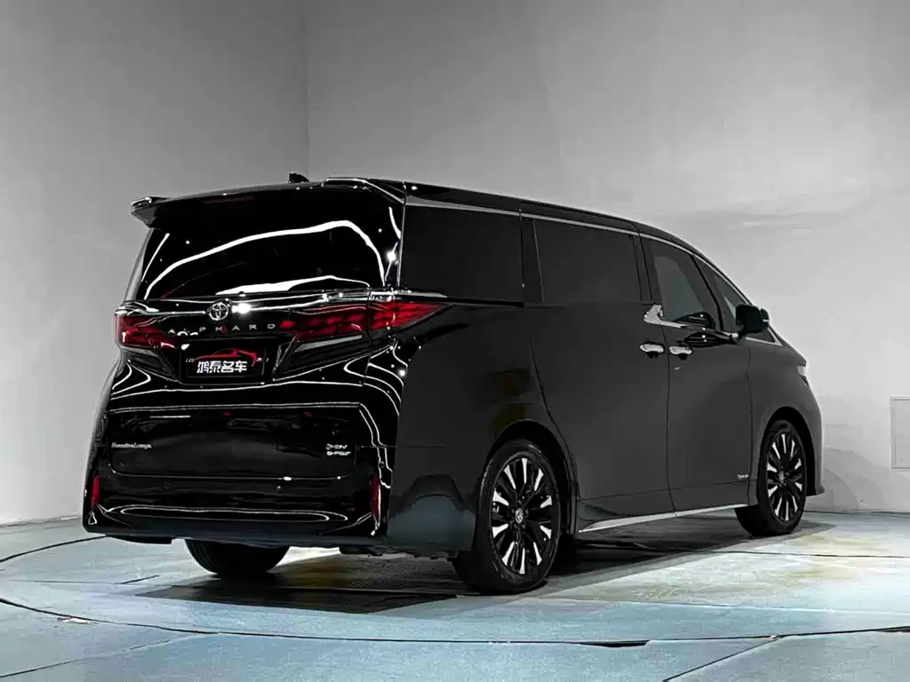 Toyota Alphard — фото 20