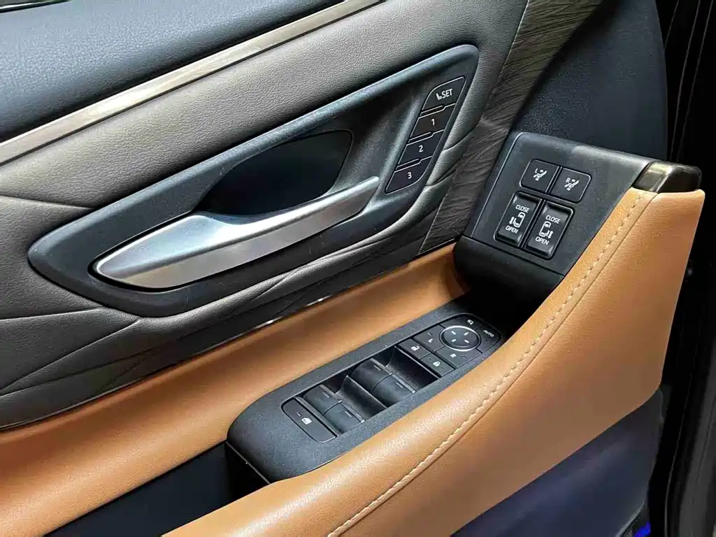 Toyota Alphard — фото 5
