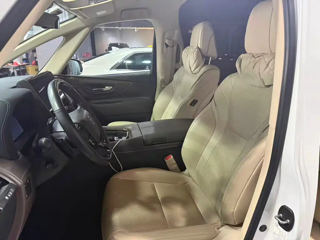 Toyota Alphard — фото 4