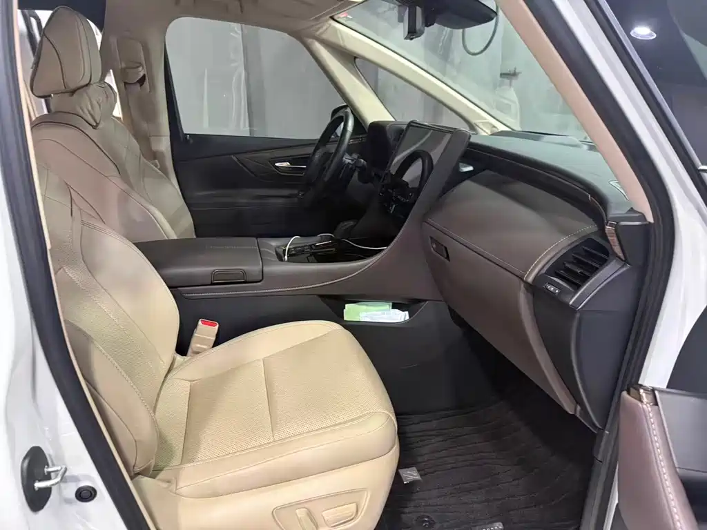 Toyota Alphard — фото 5