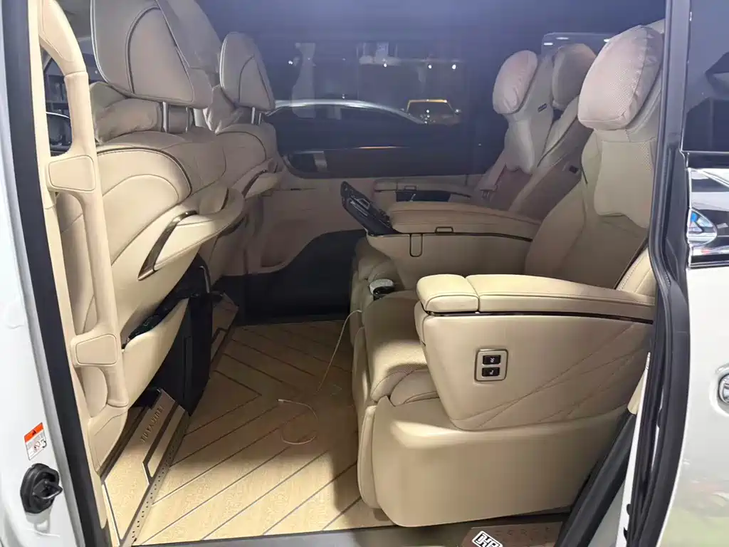 Toyota Alphard — фото 6
