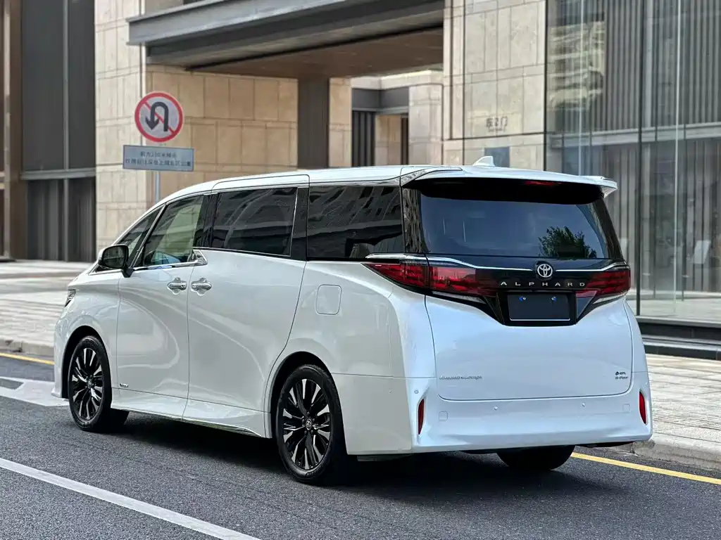 Toyota Alphard — фото 7