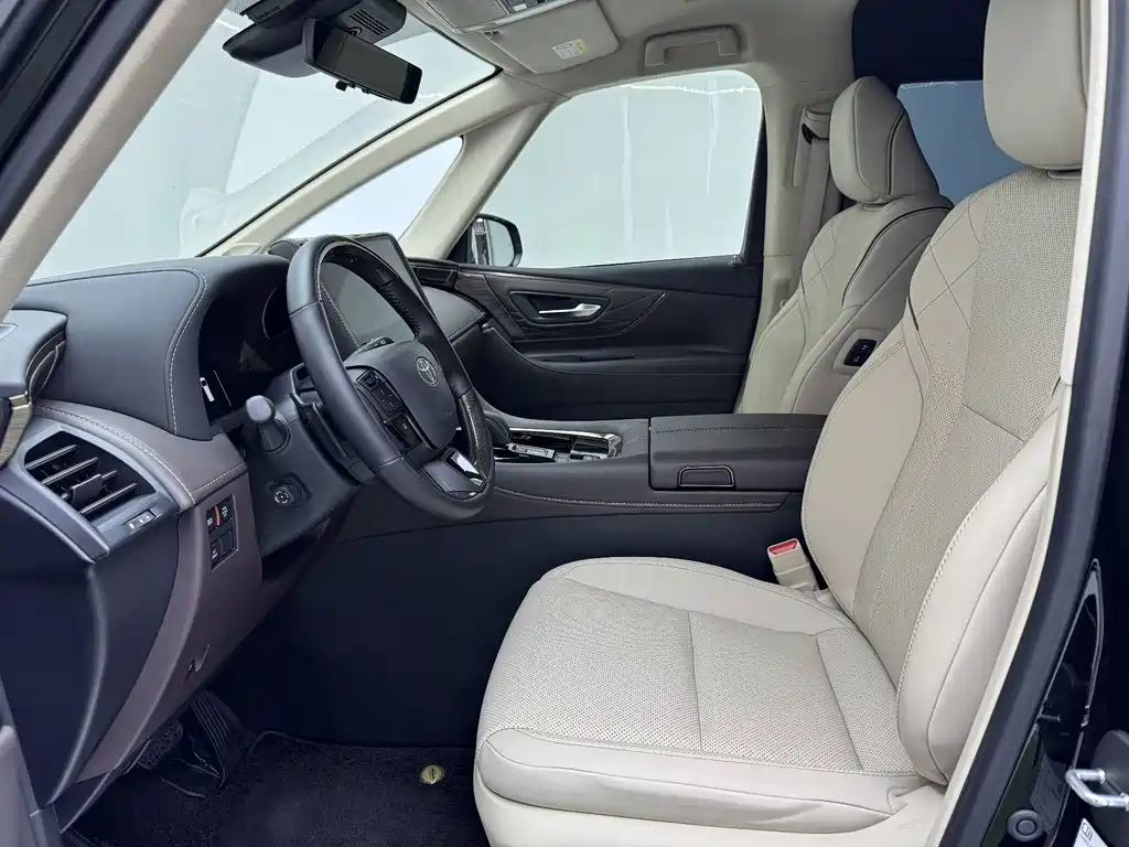 Toyota Alphard — фото 11