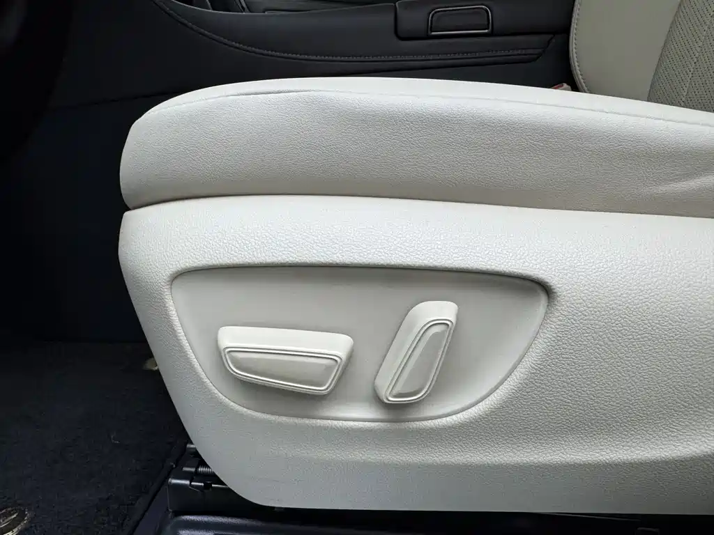 Toyota Alphard — фото 25