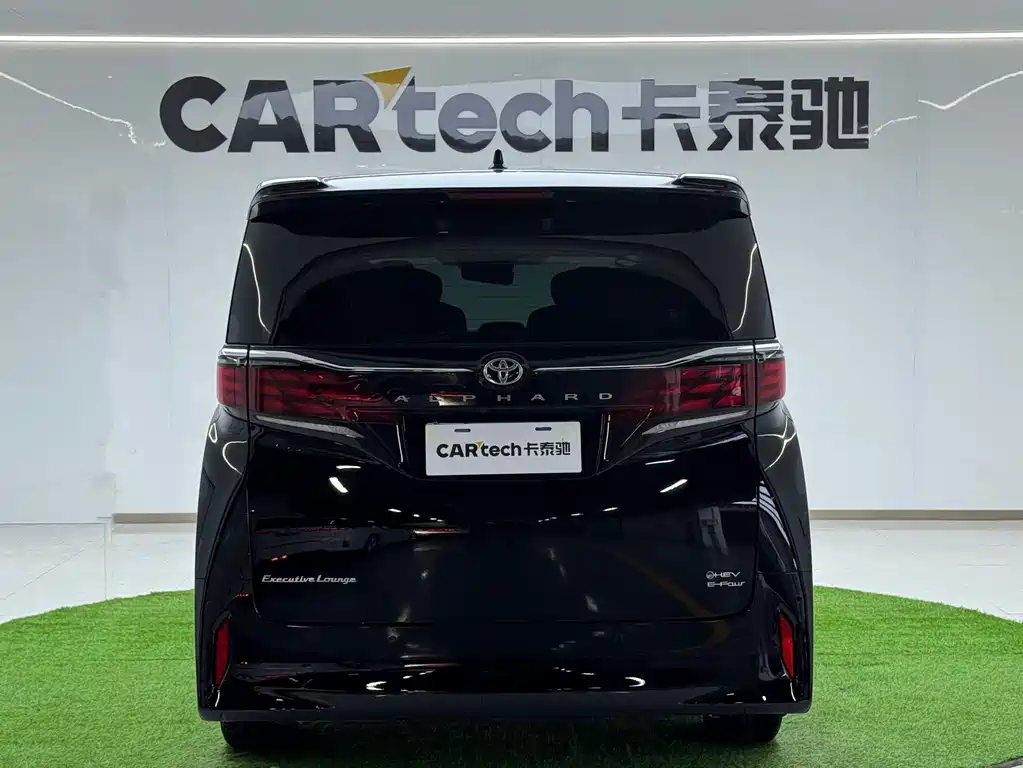 Toyota Alphard — фото 4
