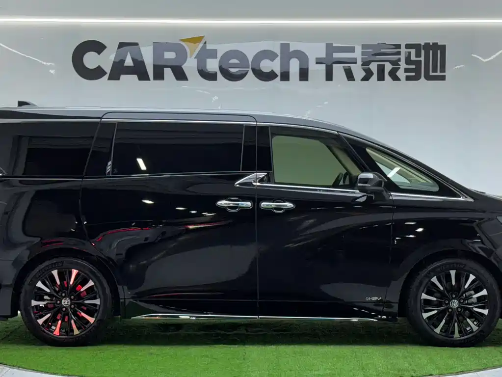 Toyota Alphard — фото 7