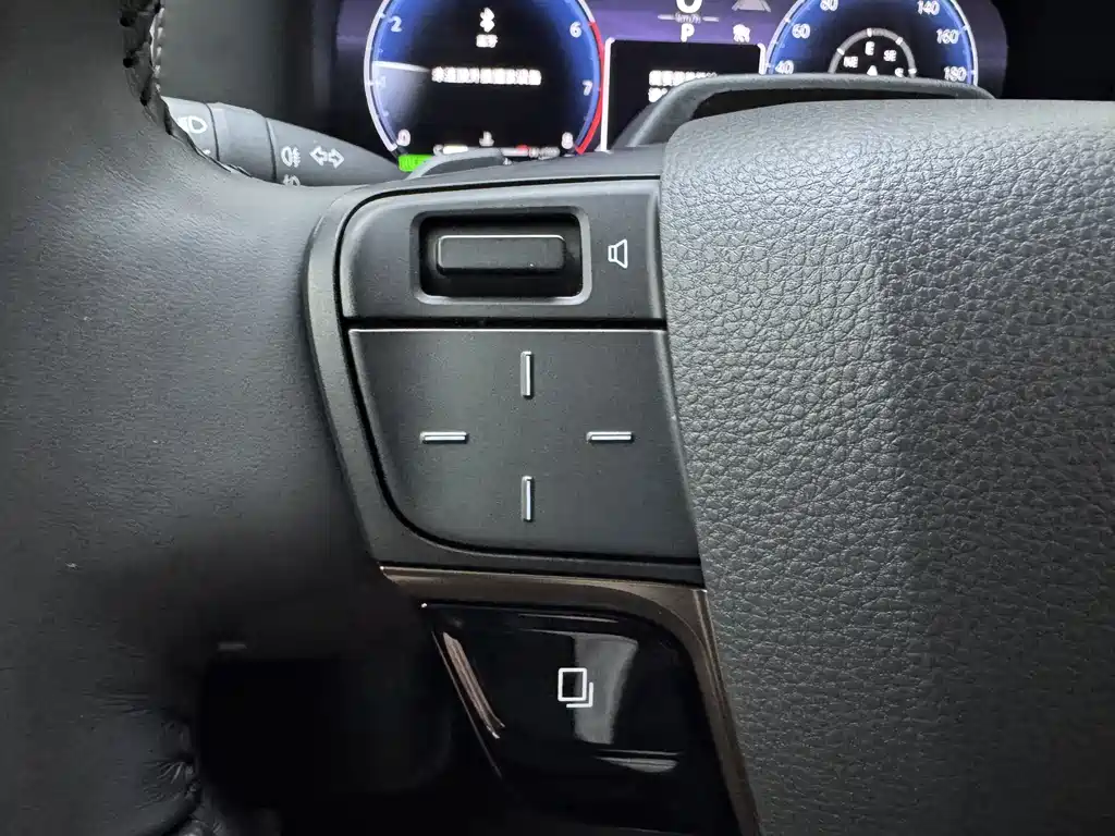 Toyota Alphard — фото 10