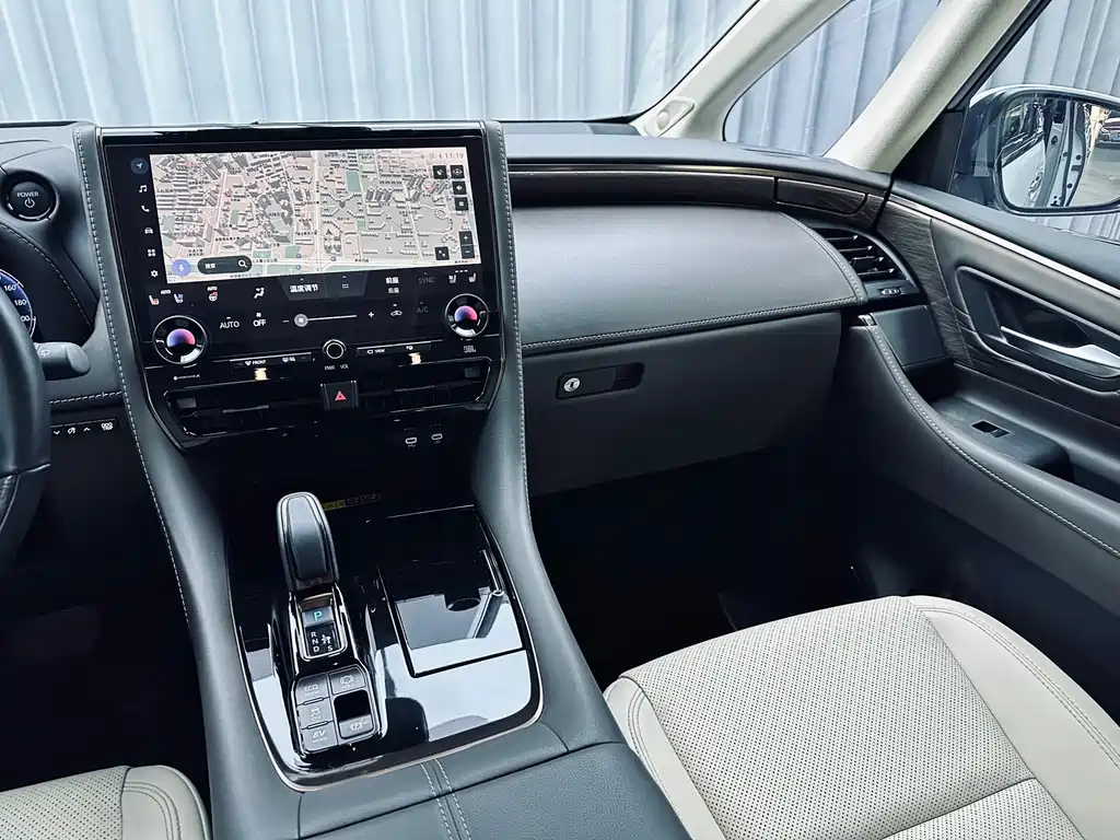 Toyota Alphard — фото 14