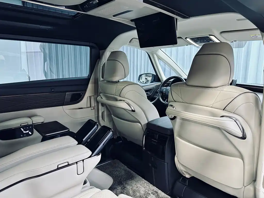 Toyota Alphard — фото 15