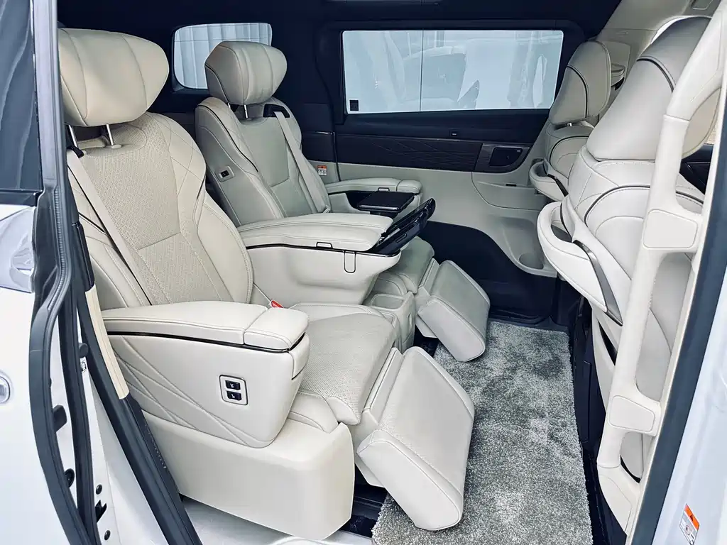 Toyota Alphard — фото 22