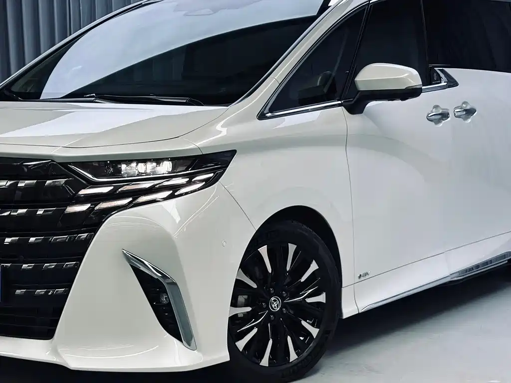 Toyota Alphard — фото 23