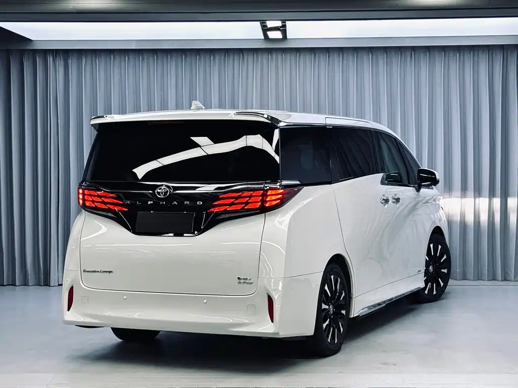 Toyota Alphard — фото 6