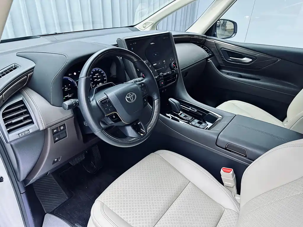 Toyota Alphard — фото 7