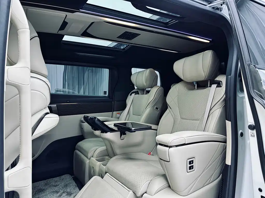 Toyota Alphard — фото 10
