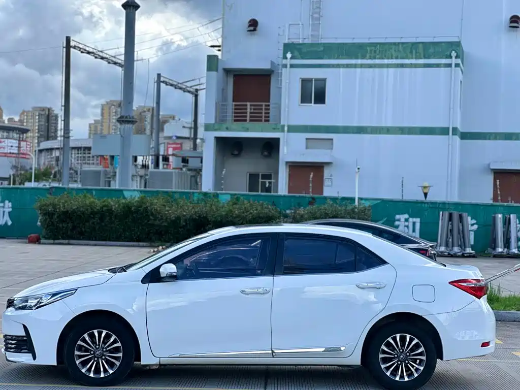 Toyota Corolla — фото 17