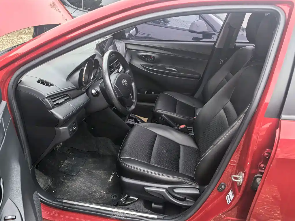 Toyota Yaris L — фото 4