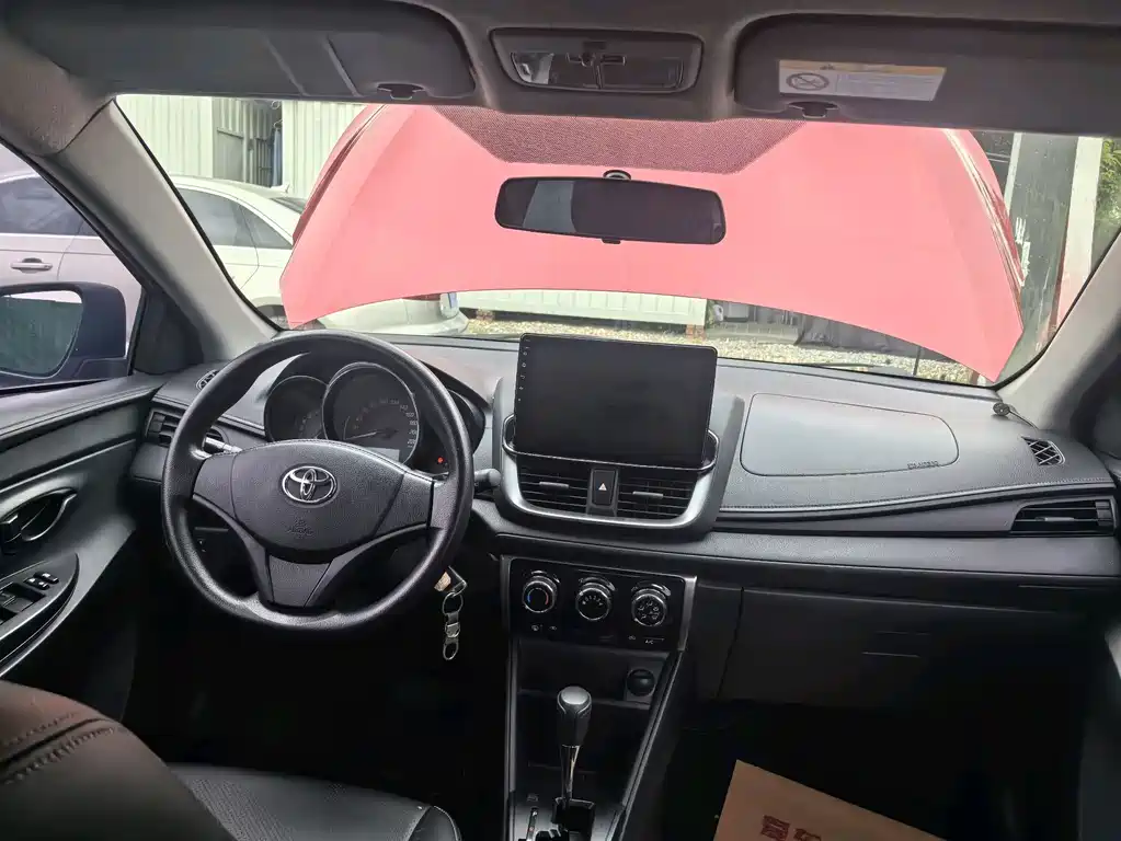 Toyota Yaris L — фото 6