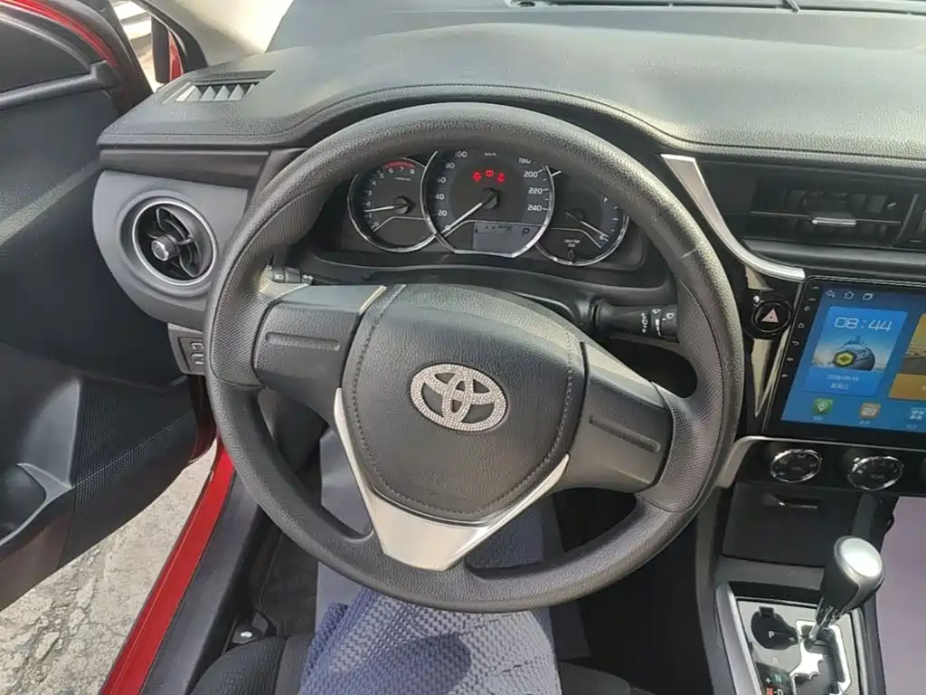 Toyota Corolla — фото 11