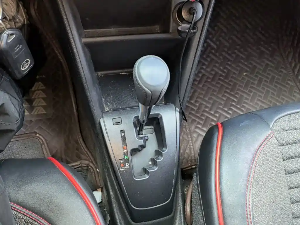 Toyota Yaris L — фото 14