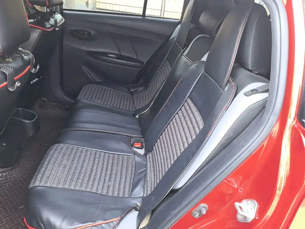 Toyota Yaris L — фото 17