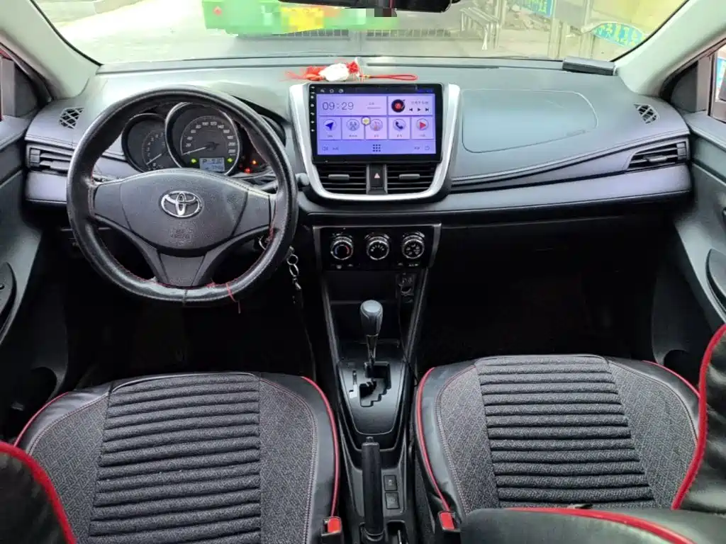 Toyota Yaris L — фото 10