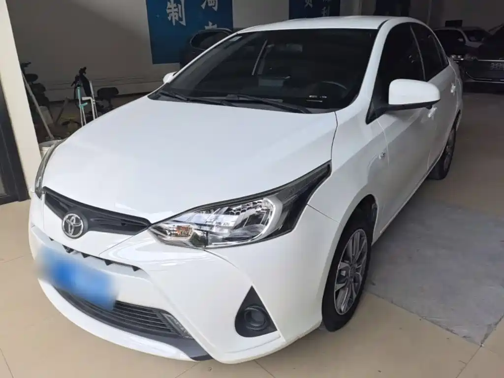Toyota Yaris L — фото 2