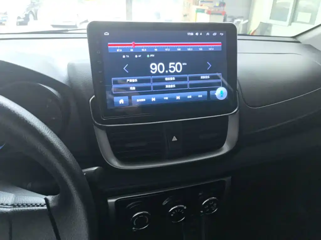 Toyota Yaris L — фото 13