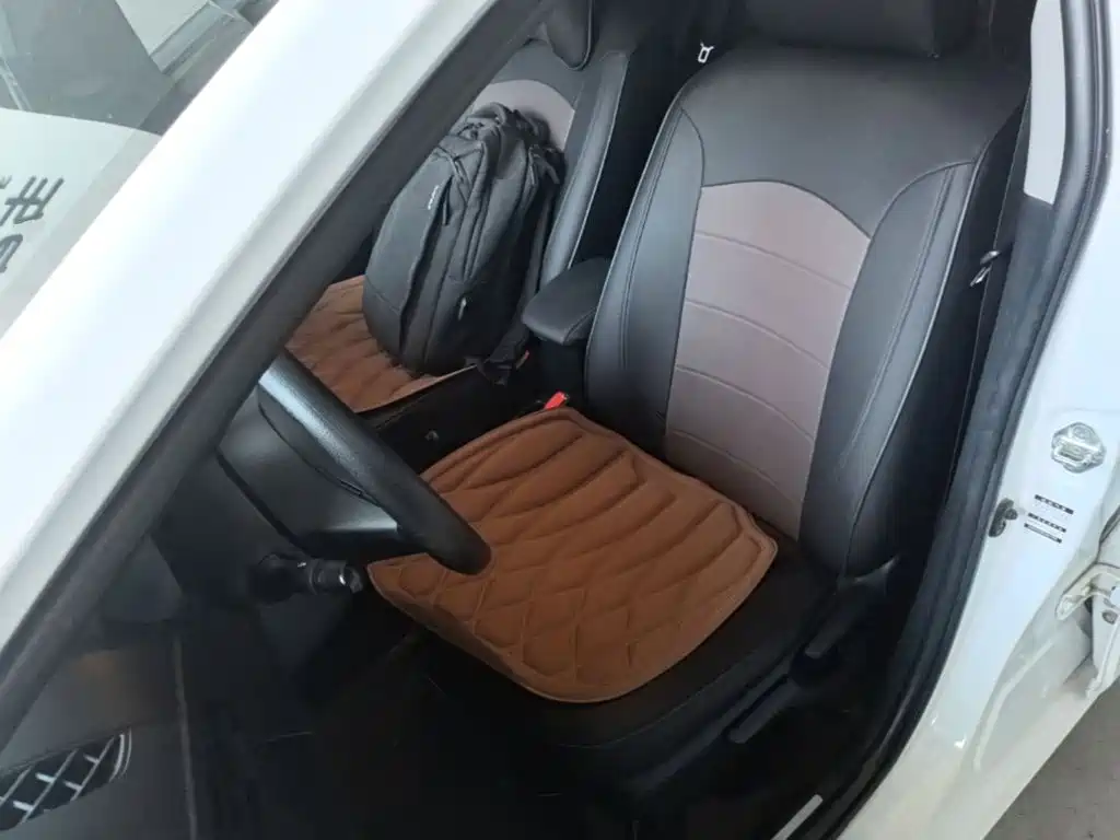 Toyota Yaris L — фото 15