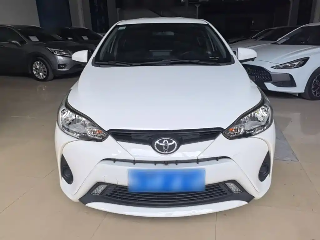 Toyota Yaris L — фото 3