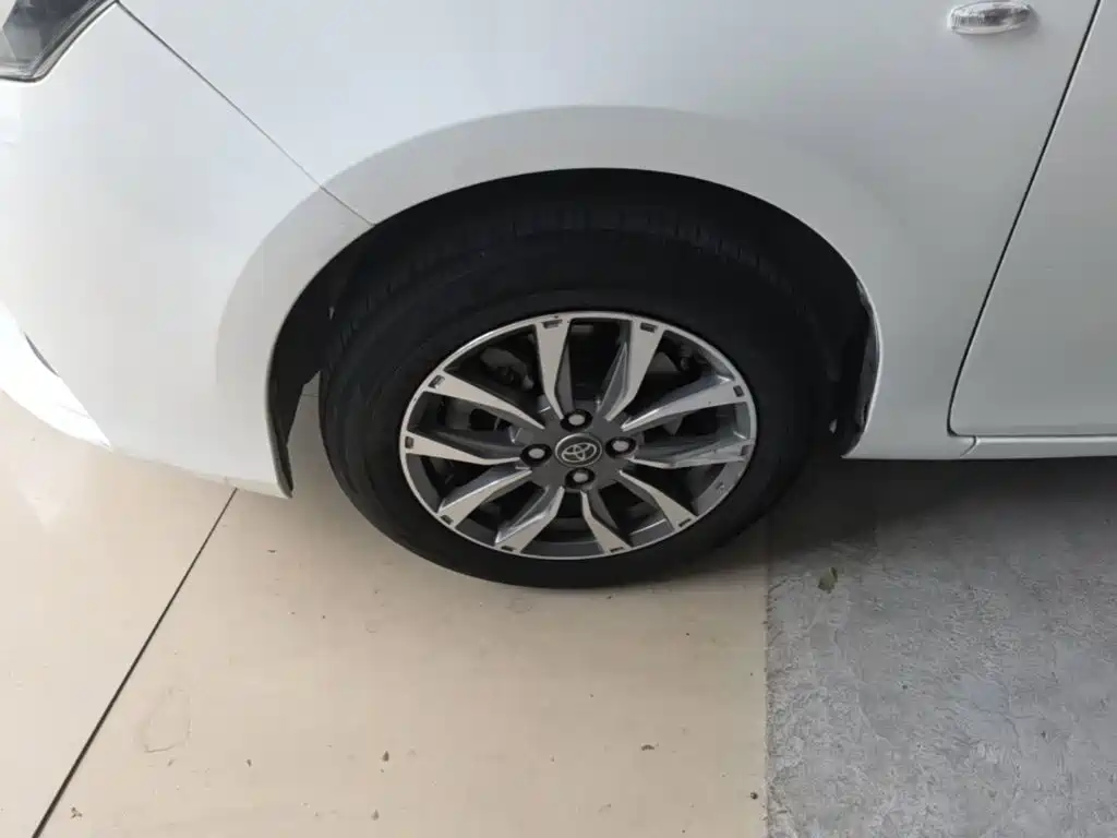 Toyota Yaris L — фото 23