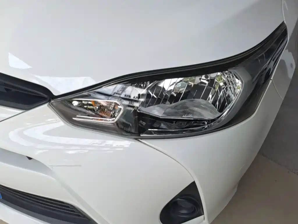 Toyota Yaris L — фото 24