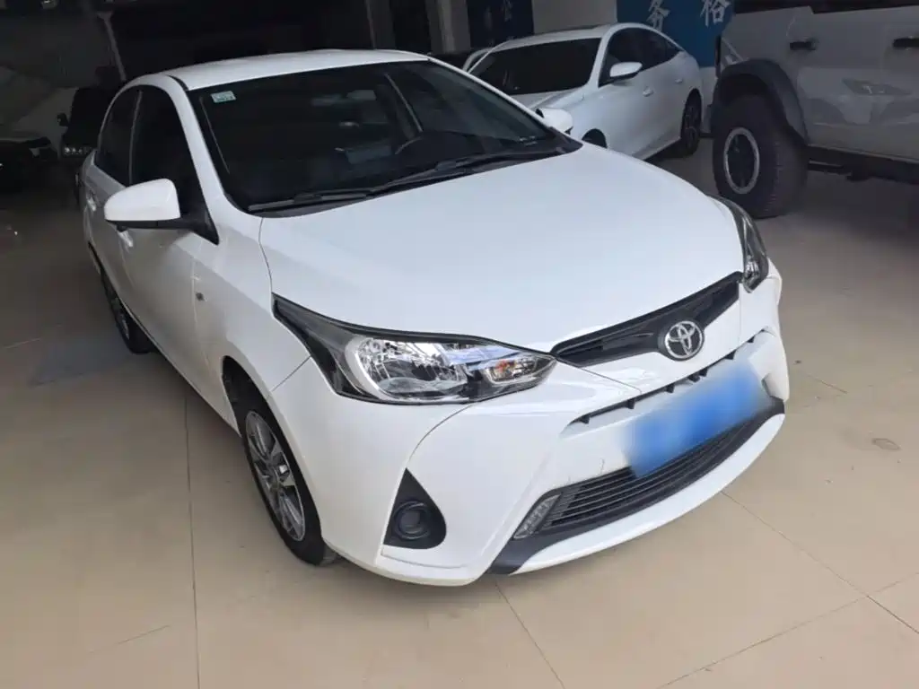 Toyota Yaris L — фото 4
