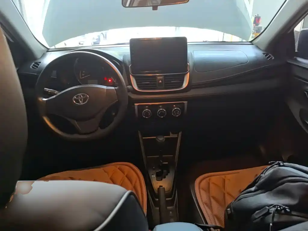 Toyota Yaris L — фото 10