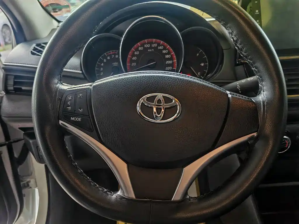 Toyota Vios — фото 15