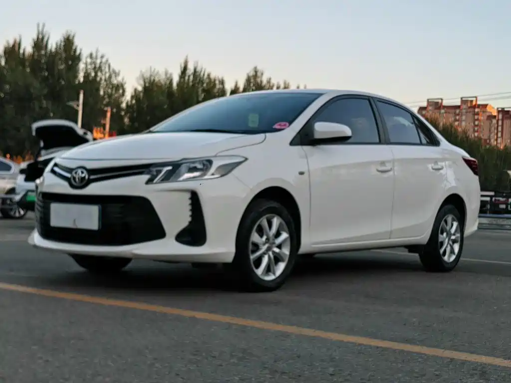 Toyota Vios — фото 8