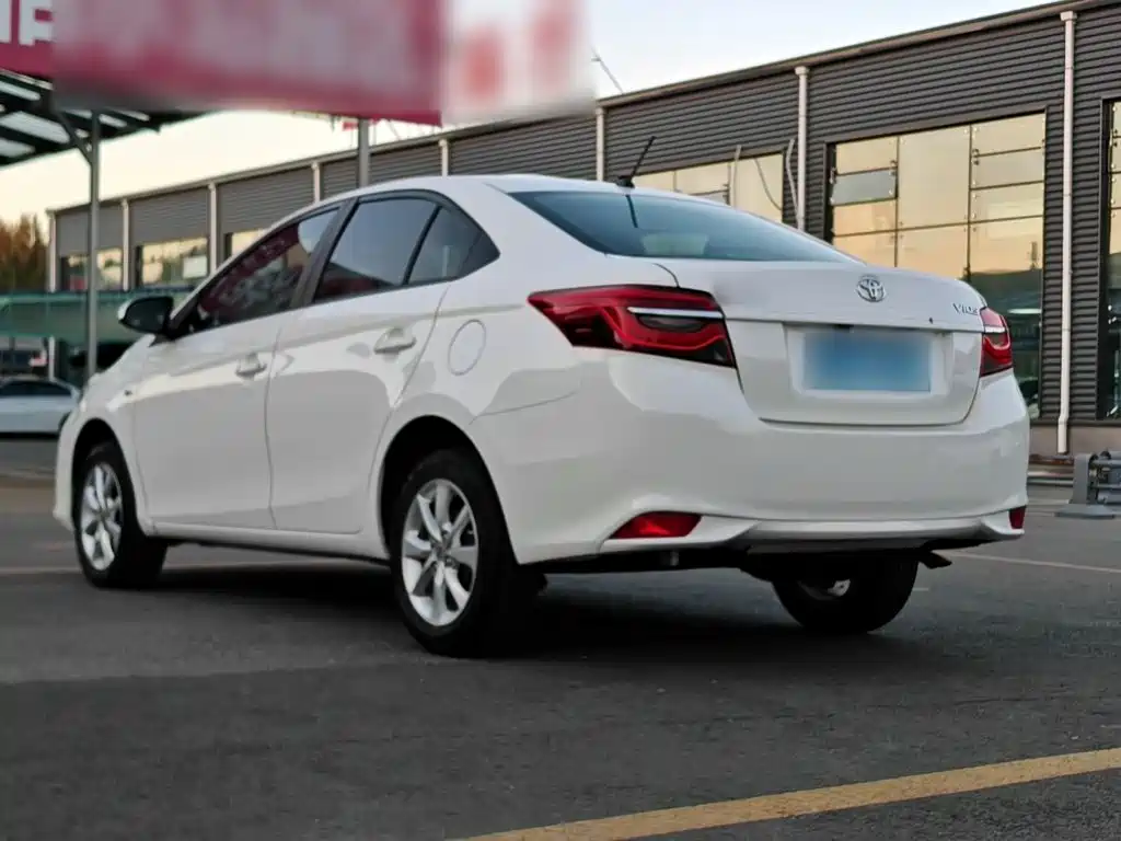 Toyota Vios — фото 10