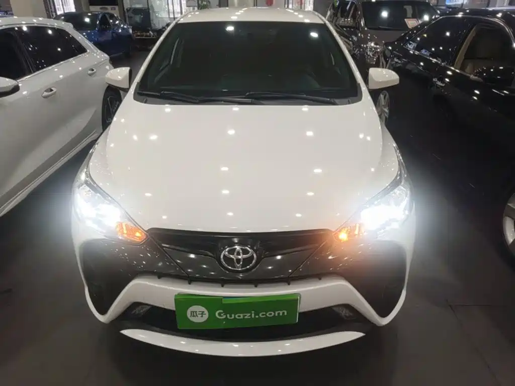 Toyota Yaris L — фото 3