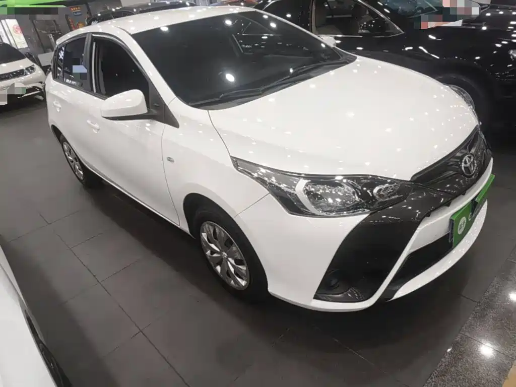 Toyota Yaris L — фото 4
