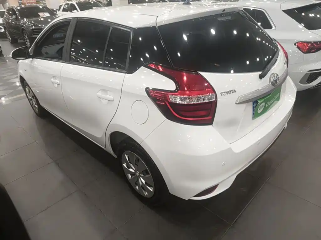 Toyota Yaris L — фото 5