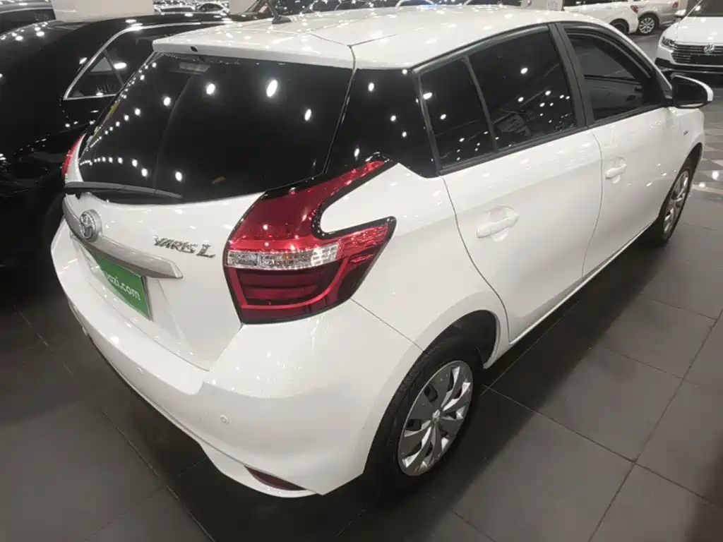 Toyota Yaris L — фото 7
