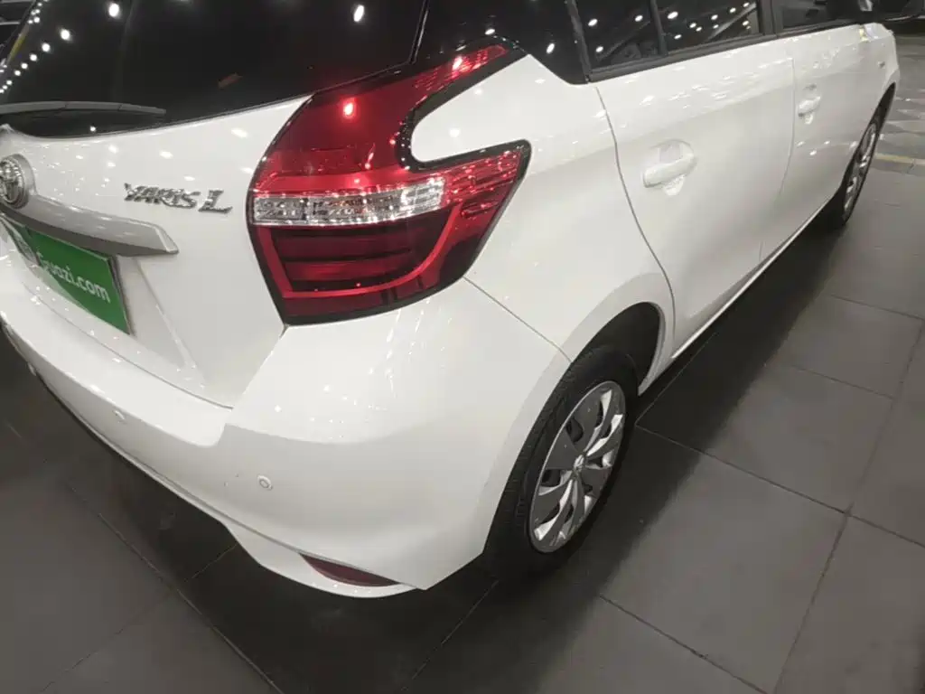 Toyota Yaris L — фото 8