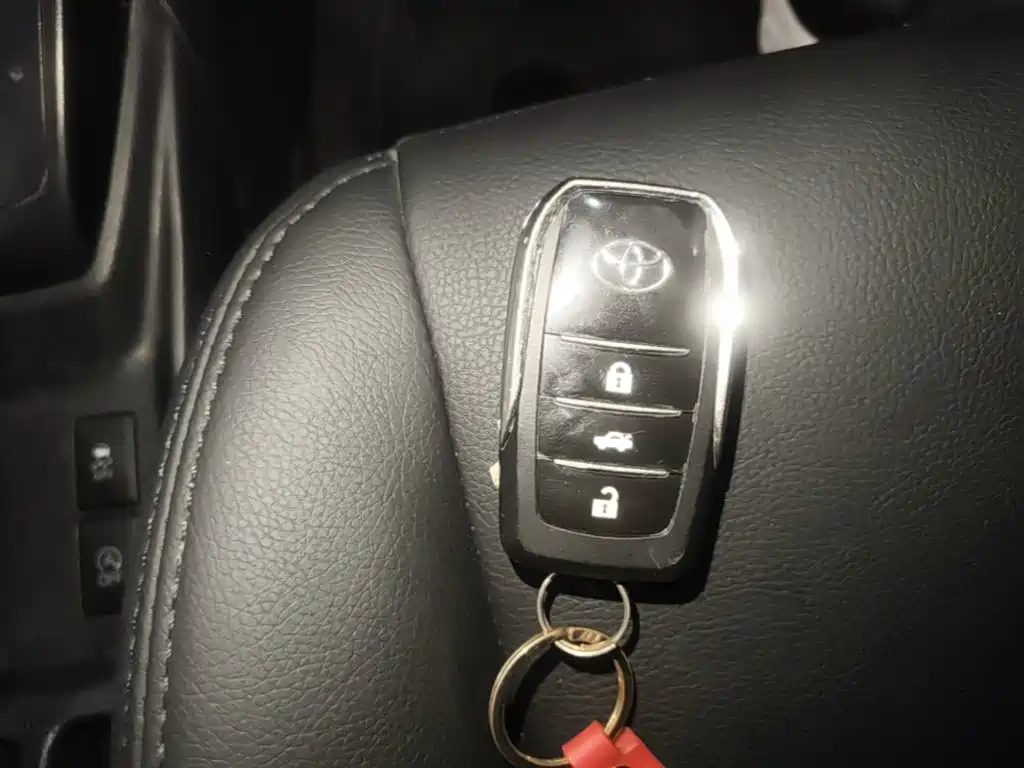 Toyota Yaris L — фото 9